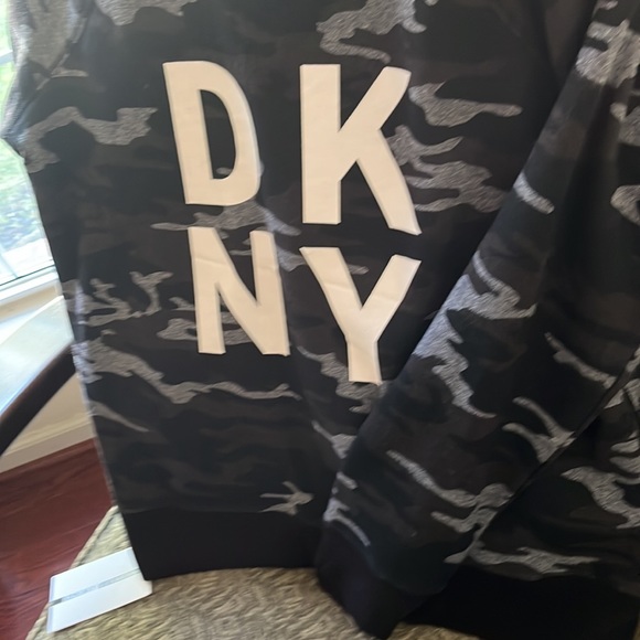 DKNY Camo sweatshirt size L/ G NWT - Picture 8 of 12